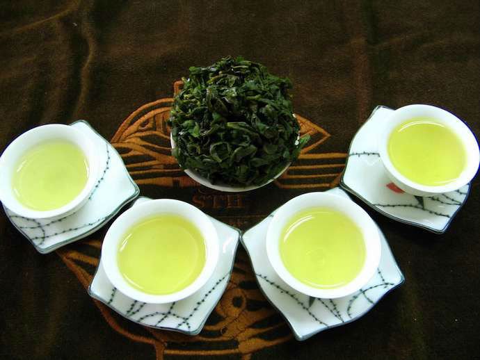 Uống trà vốn là một loại thưởng thức làm cho cả thể xác và tinh thần đều thư thái, hạnh phúc. (Ảnh: anthuy.com)